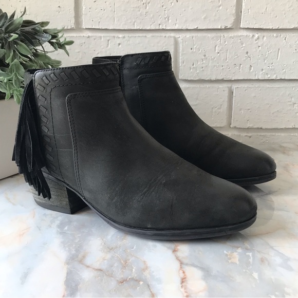 Clarks Gelata Flora Black Fringe Ankle Boots Leather Women's Size 8.5 - Picture 2 of 12